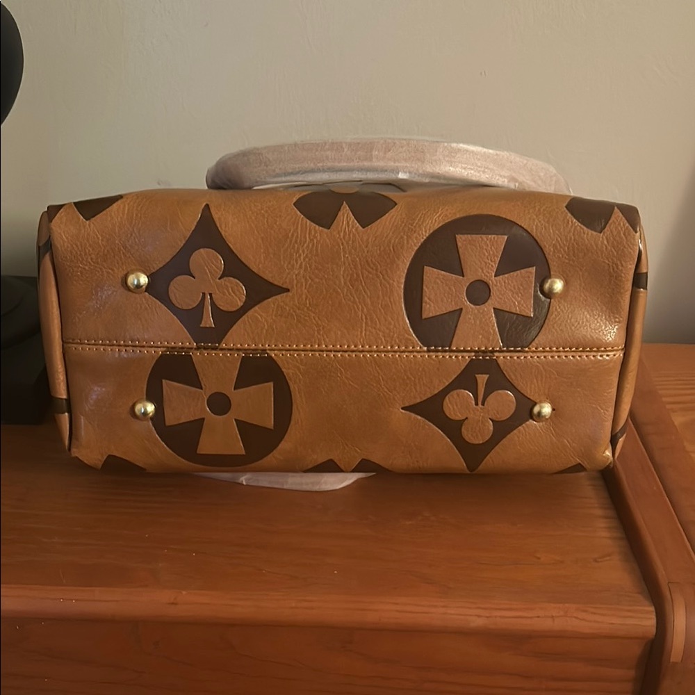 100% Vegan Handbag - Picture 2 of 8